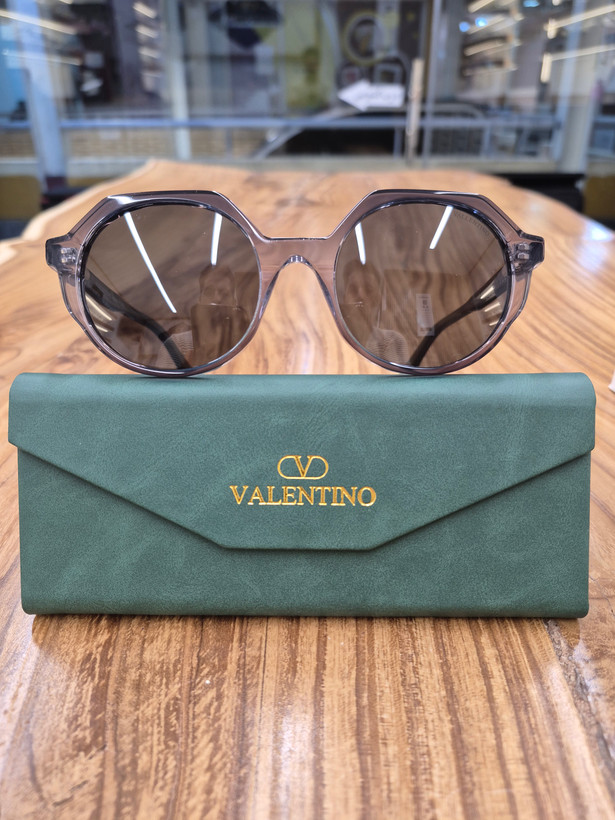 عینک آفتابی گرد کائوچو طراحی 2026 برند والنتینو valentino