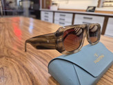 عینک آفتابی اورجینال کائوچو کشیده سایز بزرگ با دسته پهن برند والنتینو